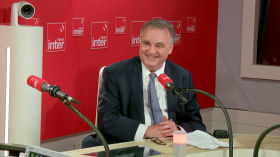 Mouvement "anti-science" aux États-Unis : "C'est l'arrivée de l'obscurantisme", déplore Éric Berton