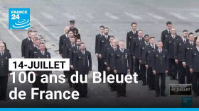 Défilé du 14-Juillet : hommage aux 100 ans du Bleuet de France • FRANCE 24